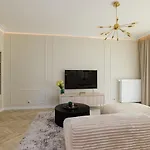 Holzera Prestige * Warschau